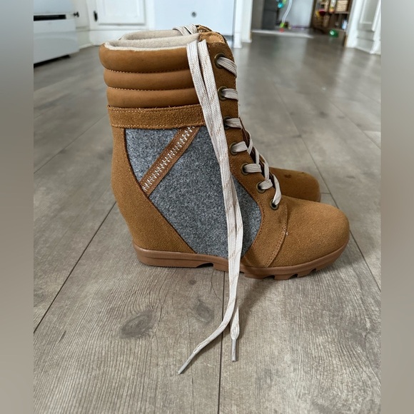 Serra Wedge Hiking Bootie Cow Suede Leather Tan/Gray Womens Size 8 Never Worn - Picture 6 of 14